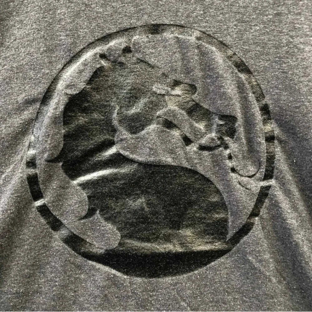 Mortal Kombat T-shirt size Medium dark gray heather with classic black logo - Picture 2 of 6